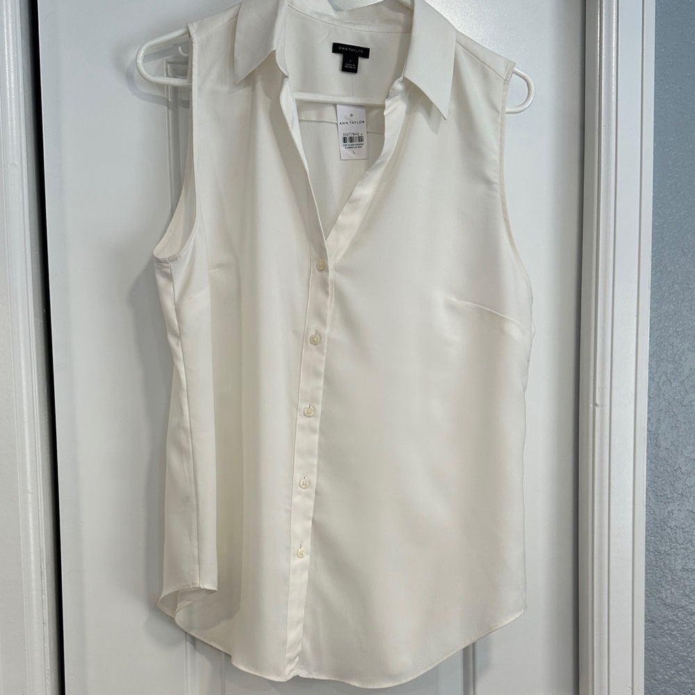 Ann Taylor NWT cream sleeveless button up top